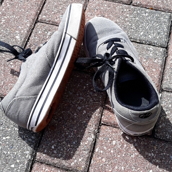 gray heelys